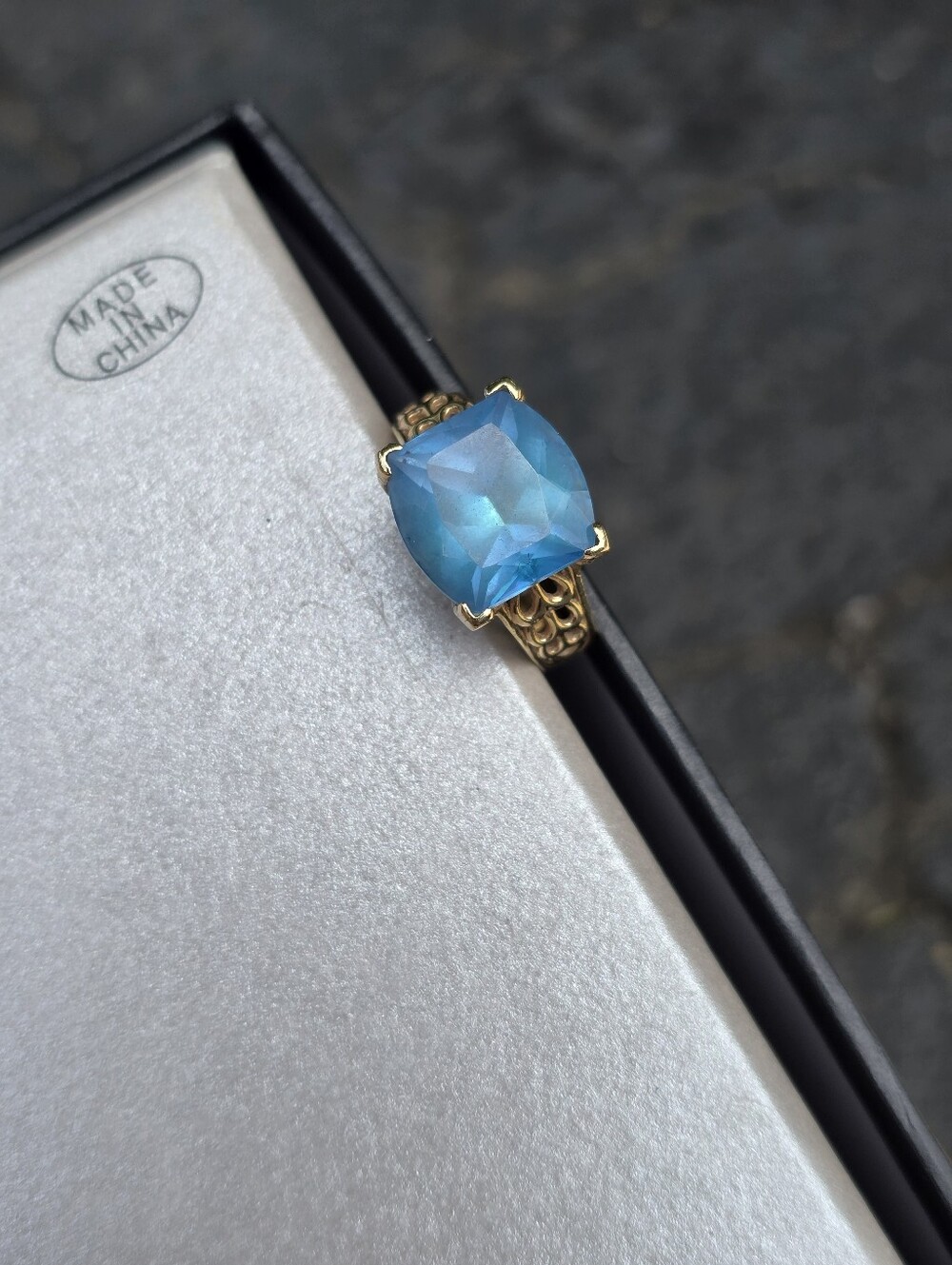 14k Gold Large Blue Topaz Ring Size 6.5